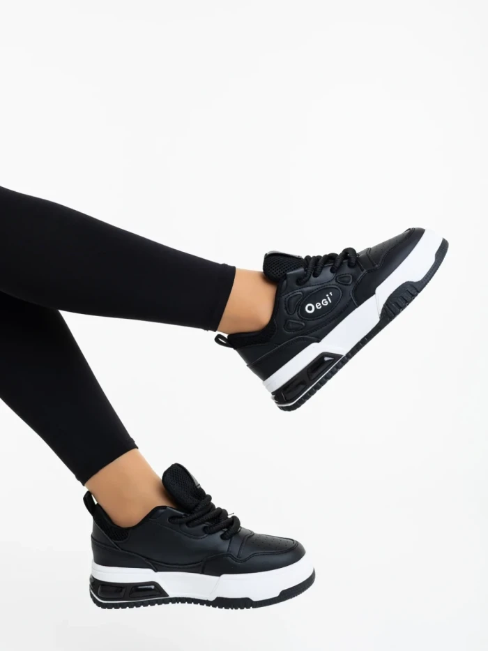 Дамски спортни обувки черно-бели от екологична кожа Aresia