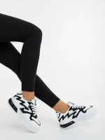 Дамски спортни обувки бели с черно от екологична кожа и текстилен материал Sindria