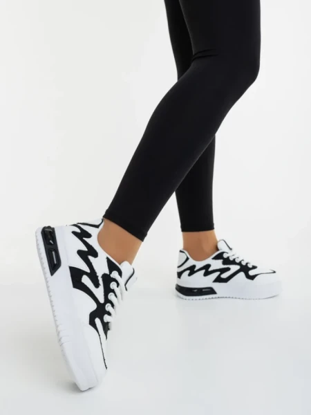 Дамски спортни обувки бели с черно от екологична кожа и текстилен материал Sindria