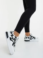 Дамски спортни обувки бели с черно от екологична кожа и текстилен материал Sindria