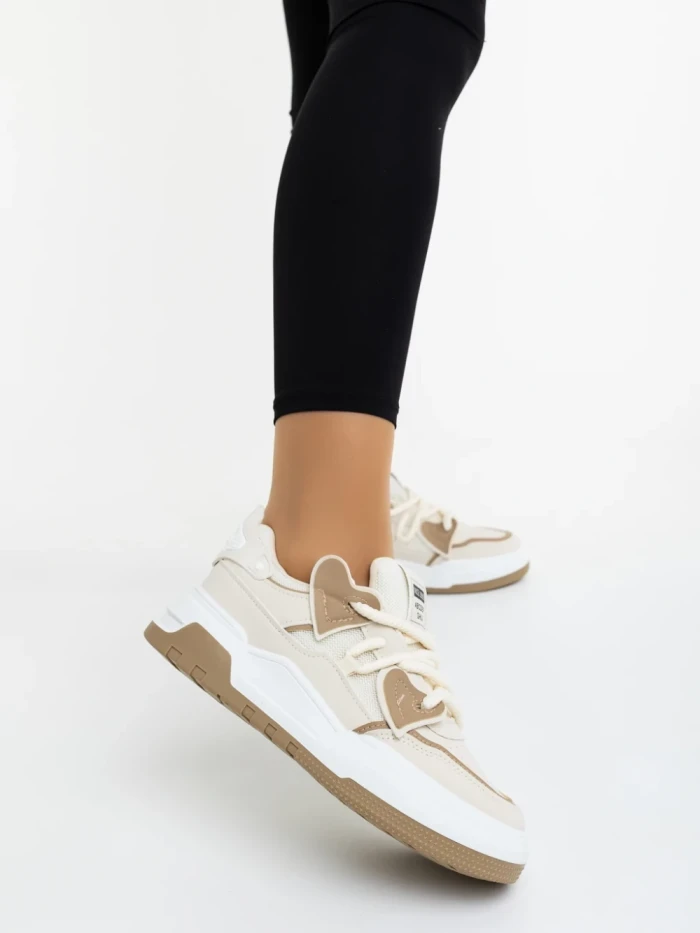 Дамски спортни обувки бежови от екологична кожа и текстилен материал Lalona