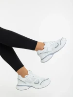 Дамски спортни обувки бели със сиво от екологична кожа и текстилен материал Revana