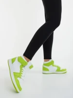 Дамски спортни обувки бели със зелено от екологична кожа Reneva