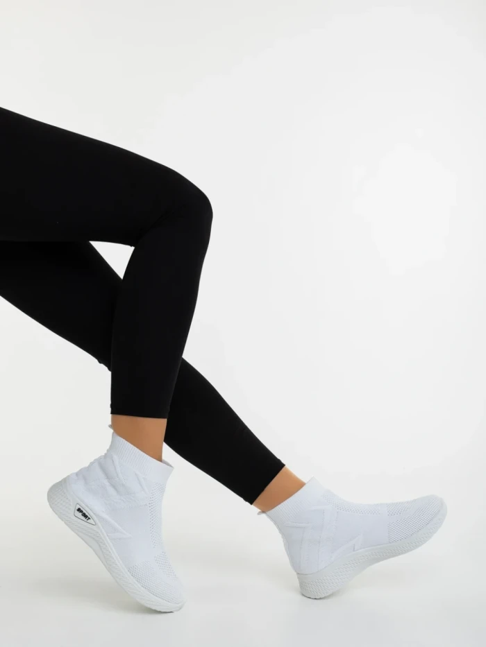 Дамски спортни обувки бели от текстилен материал Astera