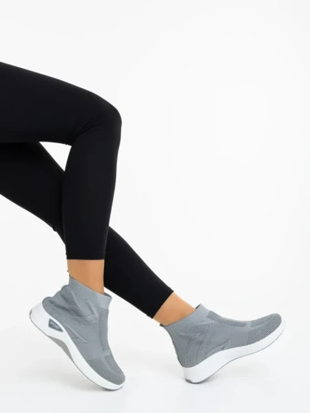 Дамски спортни обувки сиви от текстилен материал Iselia