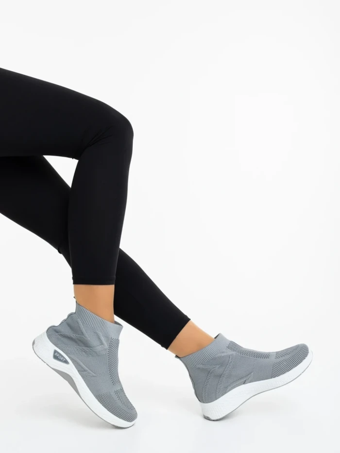 Дамски спортни обувки сиви от текстилен материал Iselia