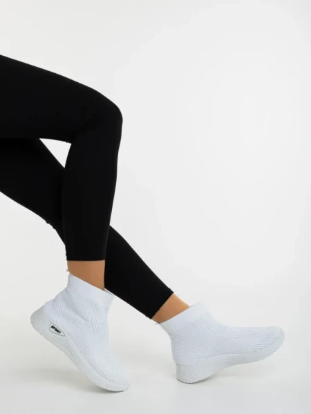 Дамски спортни обувки бели от текстилен материал Renara