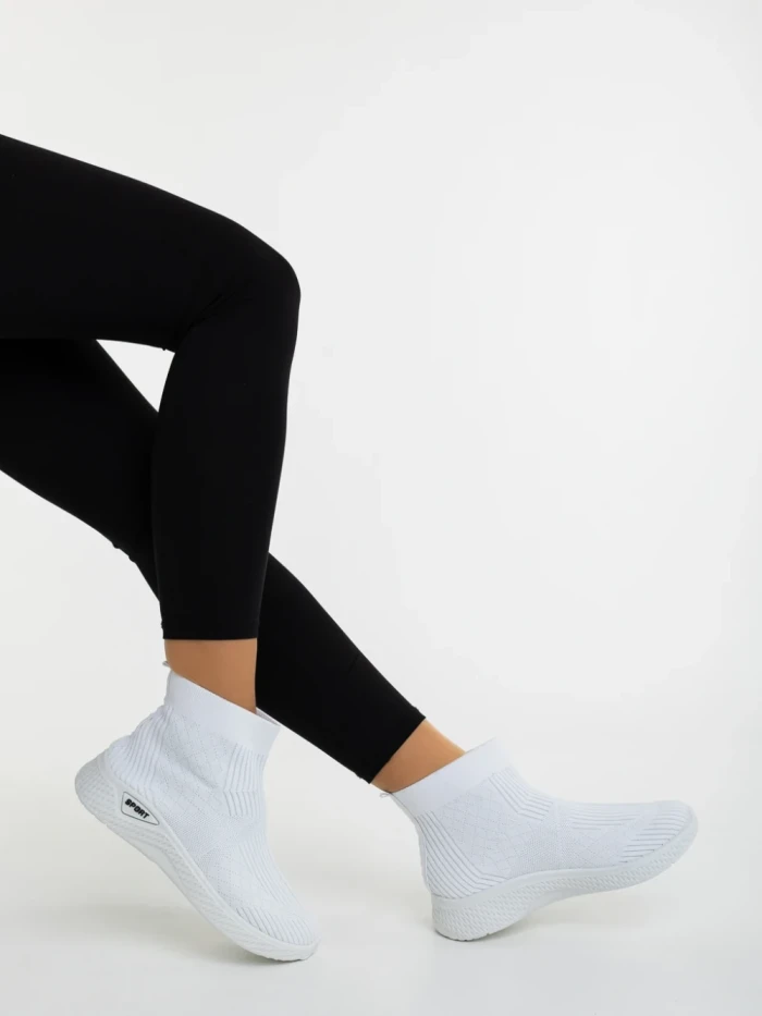 Дамски спортни обувки бели от текстилен материал Renara