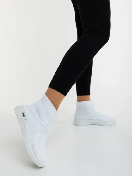 Дамски спортни обувки бели от текстилен материал Renara