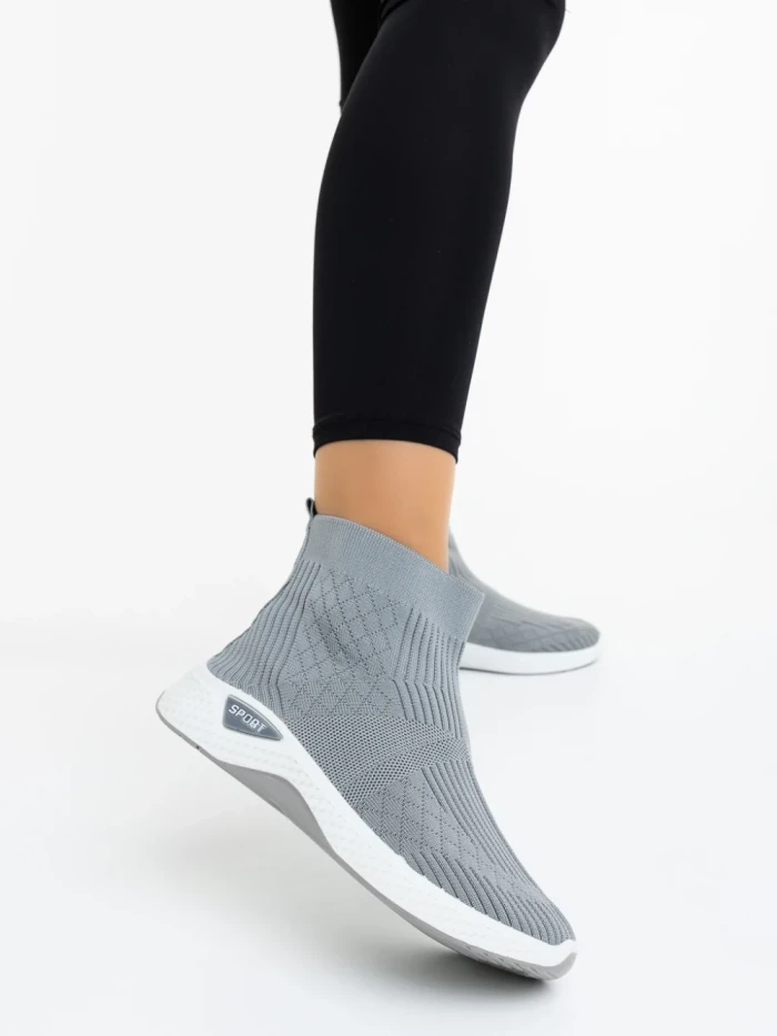 Дамски спортни обувки сиви от текстилен материал Renara