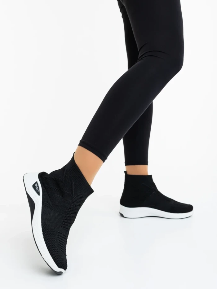 Дамски спортни обувки черни с бяло от текстилен материал Iselia