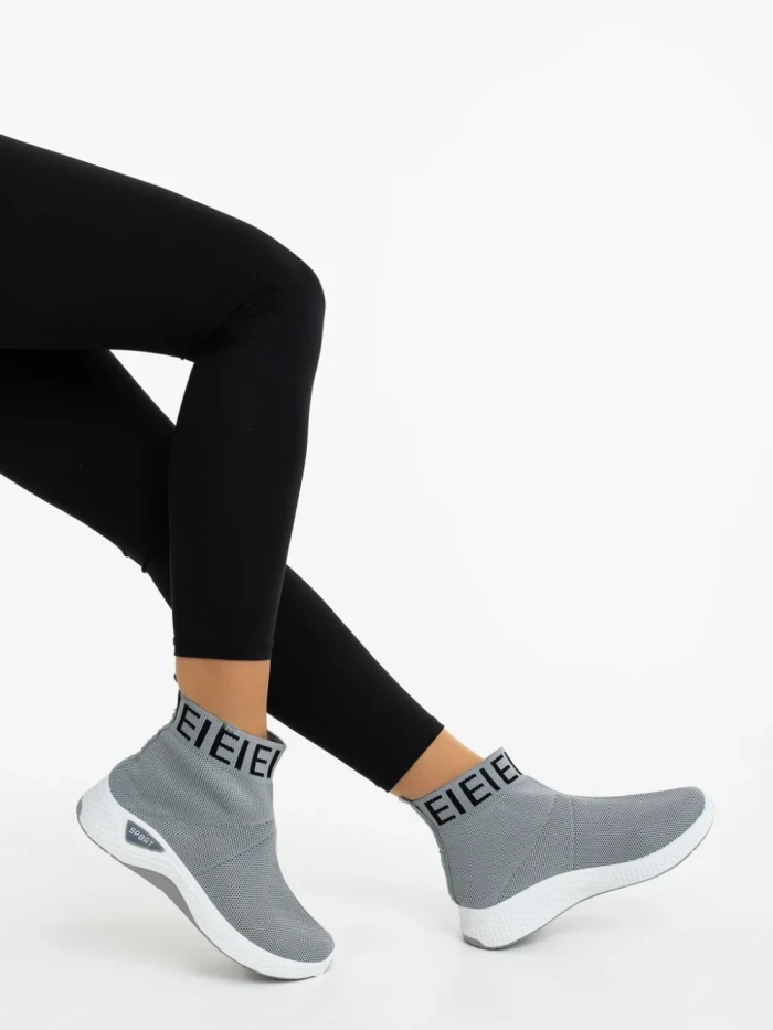 Дамски спортни обувки сиви от текстилен материал Irenia