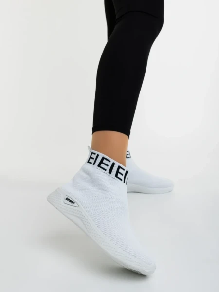 Дамски спортни обувки бели от текстилен материал Irenia