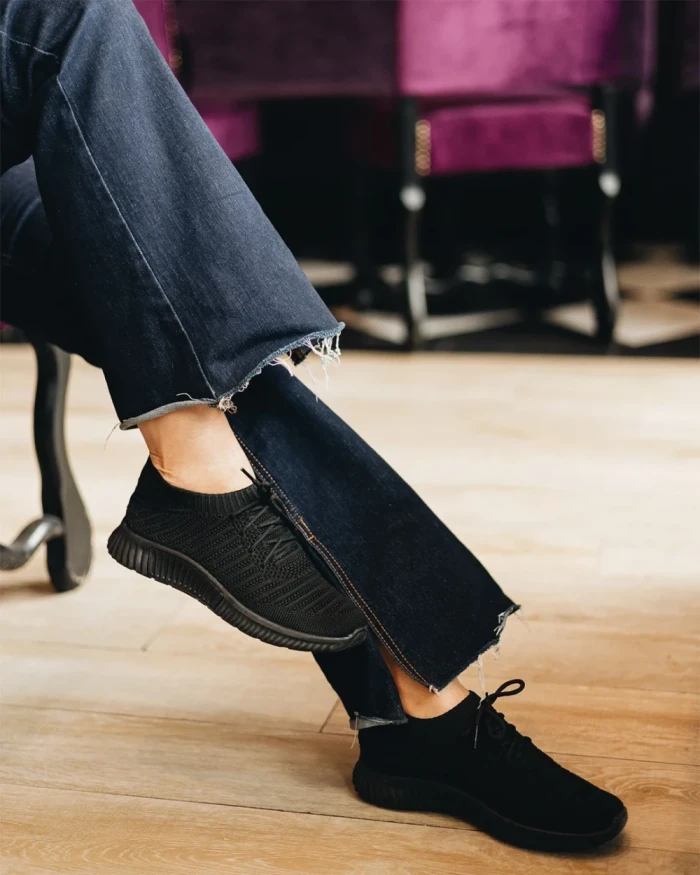 Дамски спортни обувки черни от текстилен материал Alenia