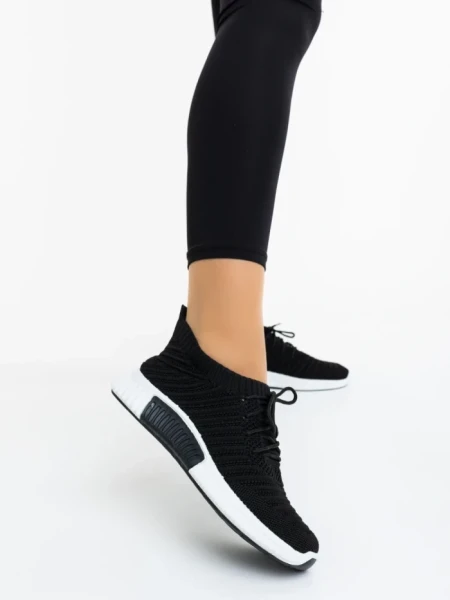 Дамски спортни обувки черно-бели от текстилен материал Alenia