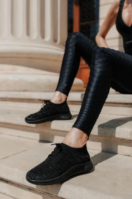 Дамски спортни обувки черни със сребристи детайли от текстилен материал Alenia