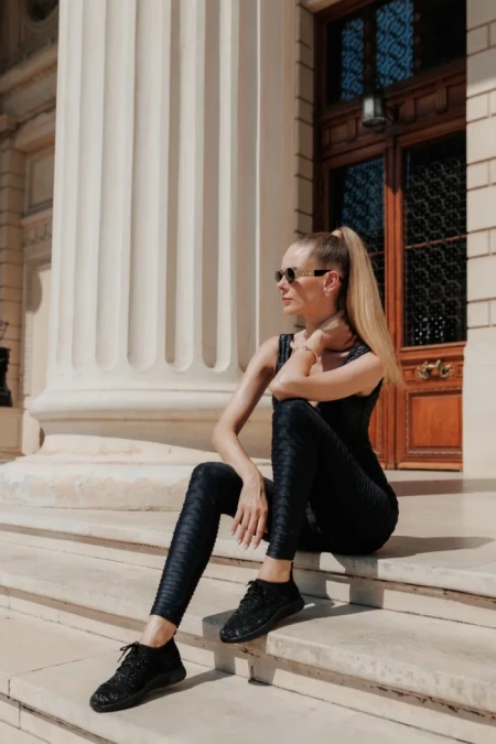 Дамски спортни обувки черни със сребристи детайли от текстилен материал Alenia