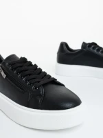 Мъжки черно-бели спортни обувки от еко кожа Aslan