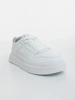 Мъжки бели спортни обувки от еко кожа Creed