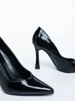 Дамски обувки с ток черни от екологична лачена кожа Saena