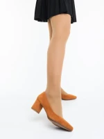 Дамски обувки с ток камел от текстилен материал Naraza