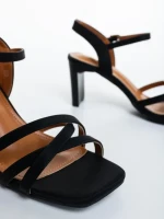 Дамски сандали с ток черни от текстилен материал Lavania