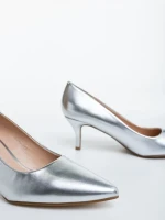Дамски обувки с ток сребристи от екологична лачена кожа Maera