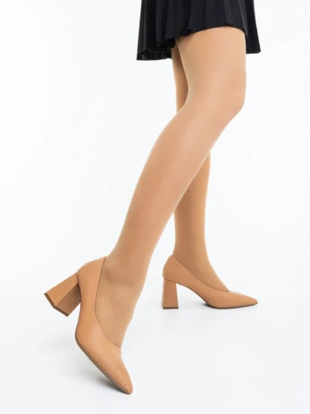 Дамски обувки с ток камел от екологична лачена кожа Ludena