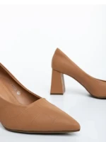 Дамски обувки с ток камел от екологична лачена кожа Ludena