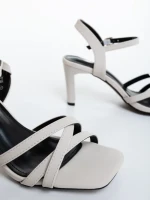 Дамски сандали с ток бежови от текстилен материал Lavania