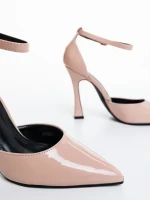 Дамски обувки с ток тъмно бежови от екологична лачена кожа Lavrona