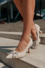 Дамски обувки с ток бежови от текстилен материал Amandi