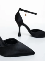 Дамски обувки с ток черни от текстилен материал Sirada