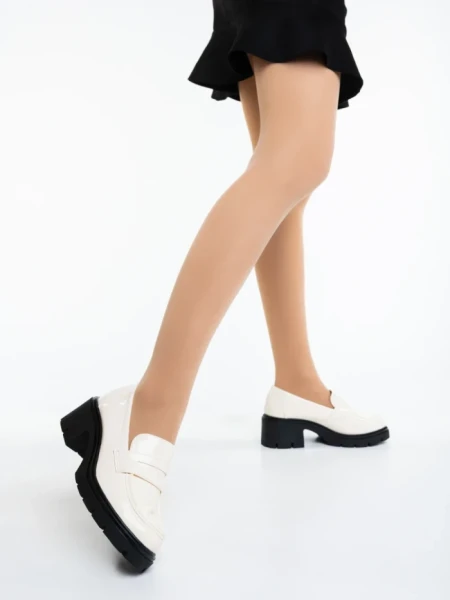 Дамски мокасини бежови от екологична лачена кожа Zadal