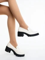 Дамски мокасини бежови от екологична лачена кожа Zadal