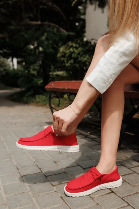 Дамски ежедневни обувки червени от текстилен материал Mirada