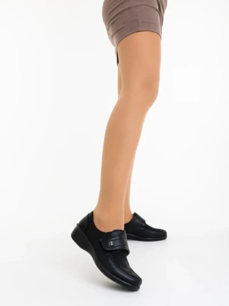 Ежедневни дамски обувки черни от екологична кожа Cozeta