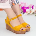 Дамски сандали на платформа GY8 Жълто (C10) Mei
