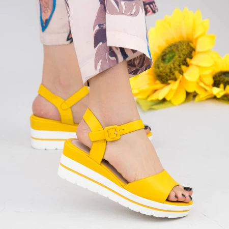 Дамски сандали на платформа WT9 Жълто (H40) Mei