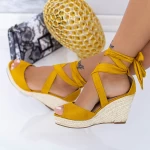Дамски сандали на платформа LE223 Жълто (B55) Mei