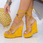 Дамски сандали на платформа XKK290 Жълто (K32) Mei