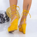 Дамски сандали на платформа XKK290 Жълто (K32) Mei