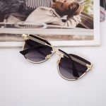 Дамски слънчеви очила 2020-115 C1 Черен (Q07) 2020